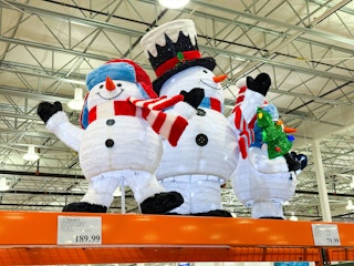 costco-holiday-snowman-family