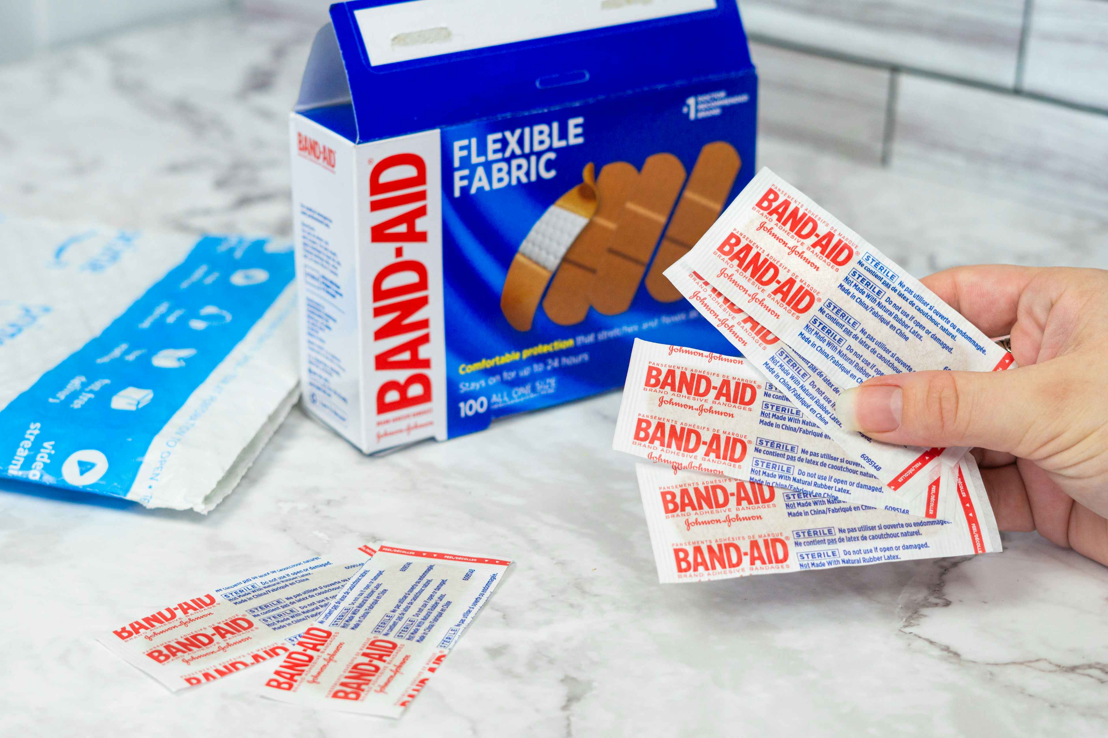 band-aid-bandages-flexible-fabric-amazon-review-kcl-1