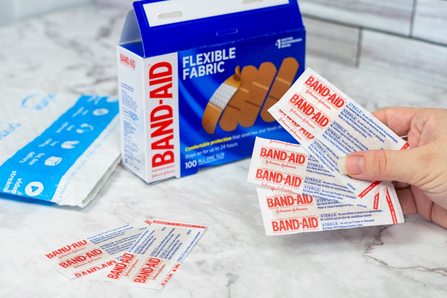 band-aid-bandages-flexible-fabric-amazon-review-kcl-1