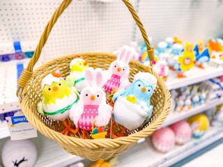 easter birds sitting in a target bastet