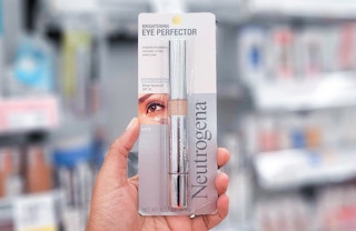 hand holding neutrogena eye perfector