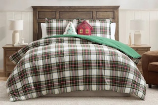 Target-Hallmark-holiday-bedding-1