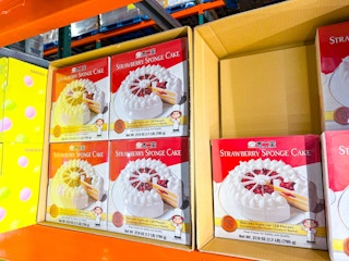 costco-strawberry-sponge-cake-1