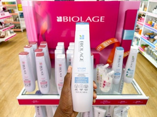 hand holding biolage shampoo