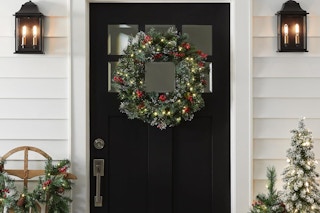 chirtsmas wreath-amazon