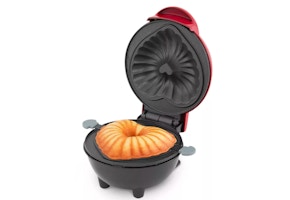 Dash Heart Bundt Cake Maker