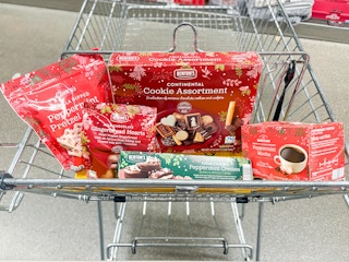 aldi-holiday-food-finds-cookies-chocolate-peppermint-pretzels-coffee-2