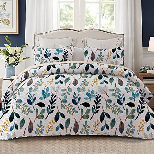 Reversible Queen Quilt Set