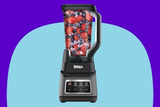 Ninja BN701 Professional Plus Blender on a blue background.