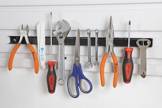 u.s. general 18-inch magnetic tool holder on wall