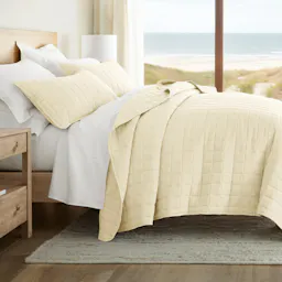 Linens & Hutch Comforter Set