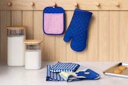 Target Room Essentials kitchen textile set