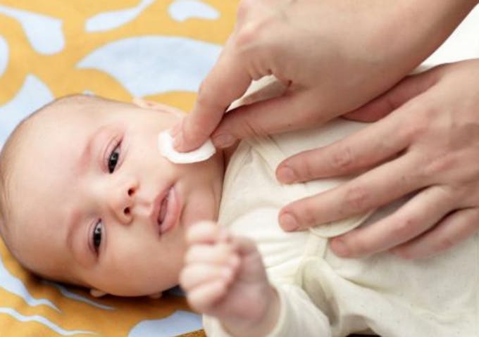 13 Incredible Ways to Use Coconut Oil on Your Baby