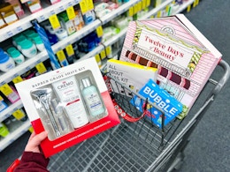 hand holding a cremo gift set over a shopping cart