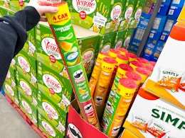 costco-giant-pringles-tube