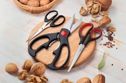 This Set of 3 Kitchen Shears Is Only $5 on Amazon card image