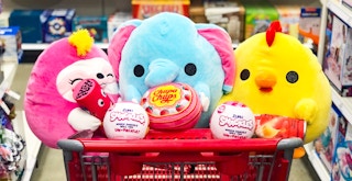 Zuru snackles in cart group shot