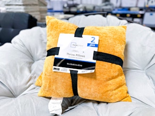 walmart-mainstays-pillows-2