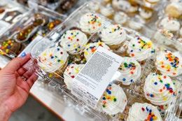 Costco’s Latest Bakery Drop: 12 Cupcakes for $8.99 card image