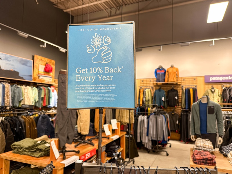 10 percent back signage inside rei