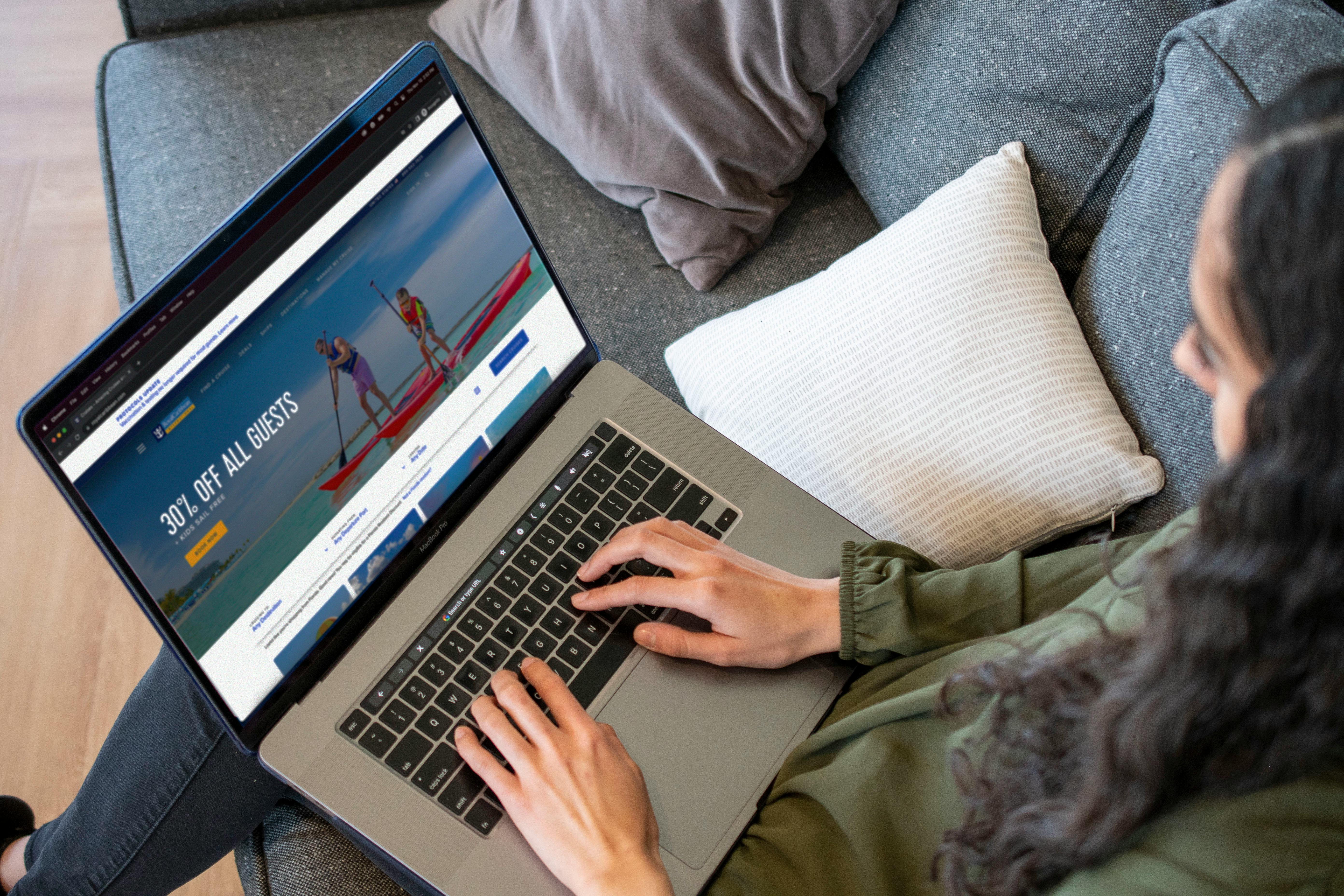 Save Oodles of Money With Black Friday Travel Deals