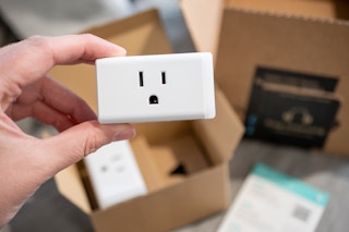 Kasa smart plug with amazon box an amazon box