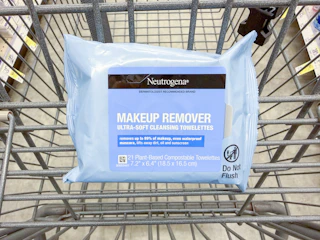 neutrogena makeup remover wipes in walgreens cart