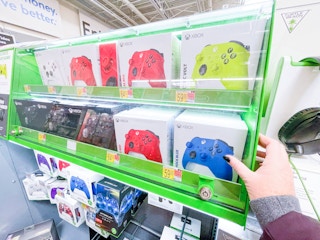 walmart-black-friday-xbox-controllers-2021