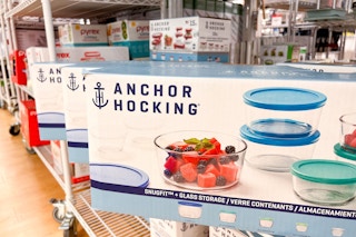 a display of a 20-piece food storage set