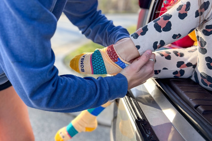 BOMBAS-socks-model-back-of-car-kcl-5