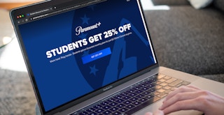 A laptop displaying the offer for 25% off Paramount Plus for students