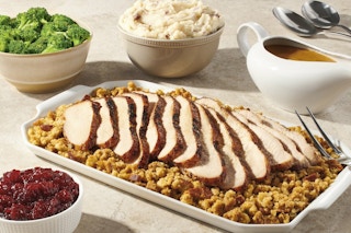 dennys-thanksgiving-dinner-meal-bundle-official-media