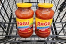 ragu pasta sauce in shopping cart