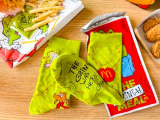 mcdonalds-the-grinch-meal-holiday-socks-happy-meal-kcl-12