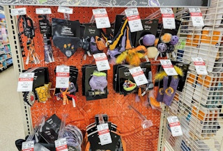 hocus pocus cat toys display