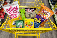 dollar general $1 aisle snacks in shopping cart