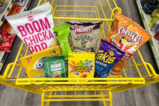 dollar general $1 aisle snacks in shopping cart