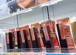 shelf with no7 the full 360 mascaras