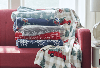 jcpenney-north-pole-trading-co-velvet-throw-102921-a