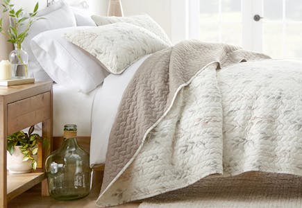 Linens & Hutch Quilt Set