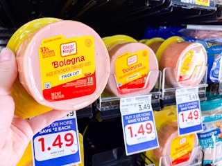 hand holding a pack of oscar mayer bologna