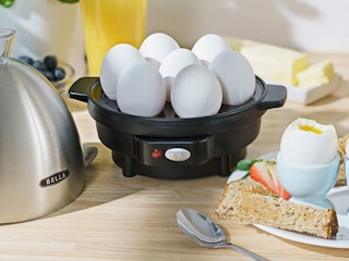 egg cooker with eggs