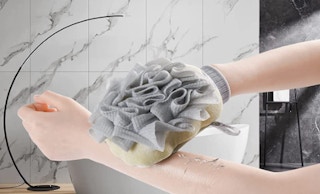 exfoliating mitt amazon- feature image
