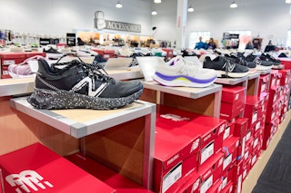dsw new balance display and boxes