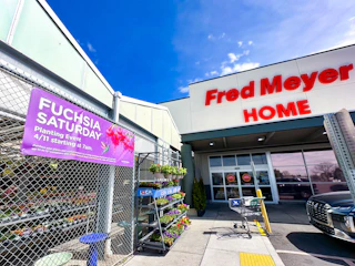 fred-meyers-fuchsia-saturday-signage-2026-kcl-2