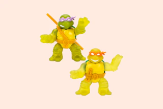 2 tmnt figures on a peach background