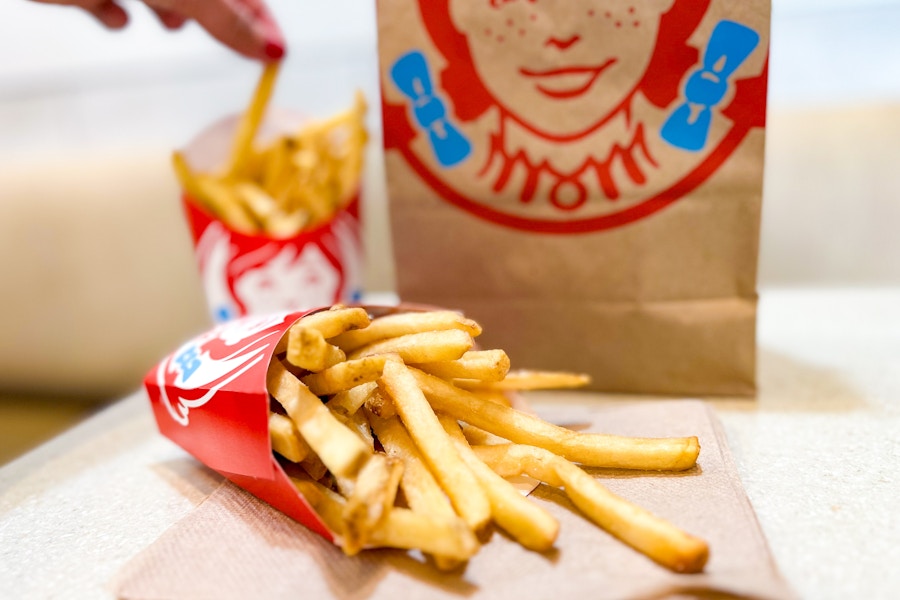 wendys-holiday-deals-free-any-size-fries-rewards-kcl-7