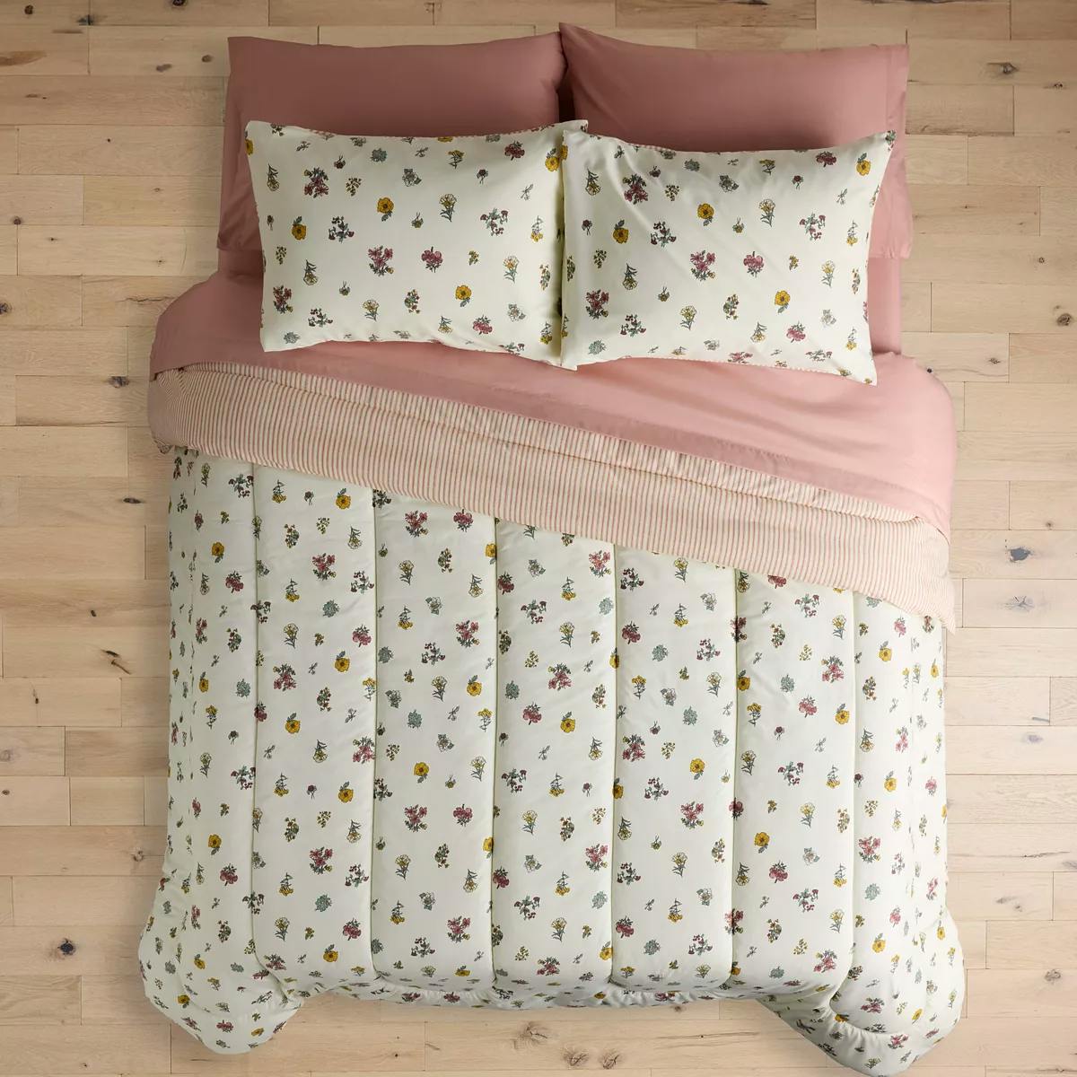 Reversible Comforter Set With Sheets