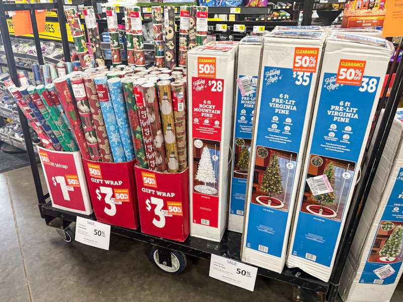 christmas clearance items at dollar general