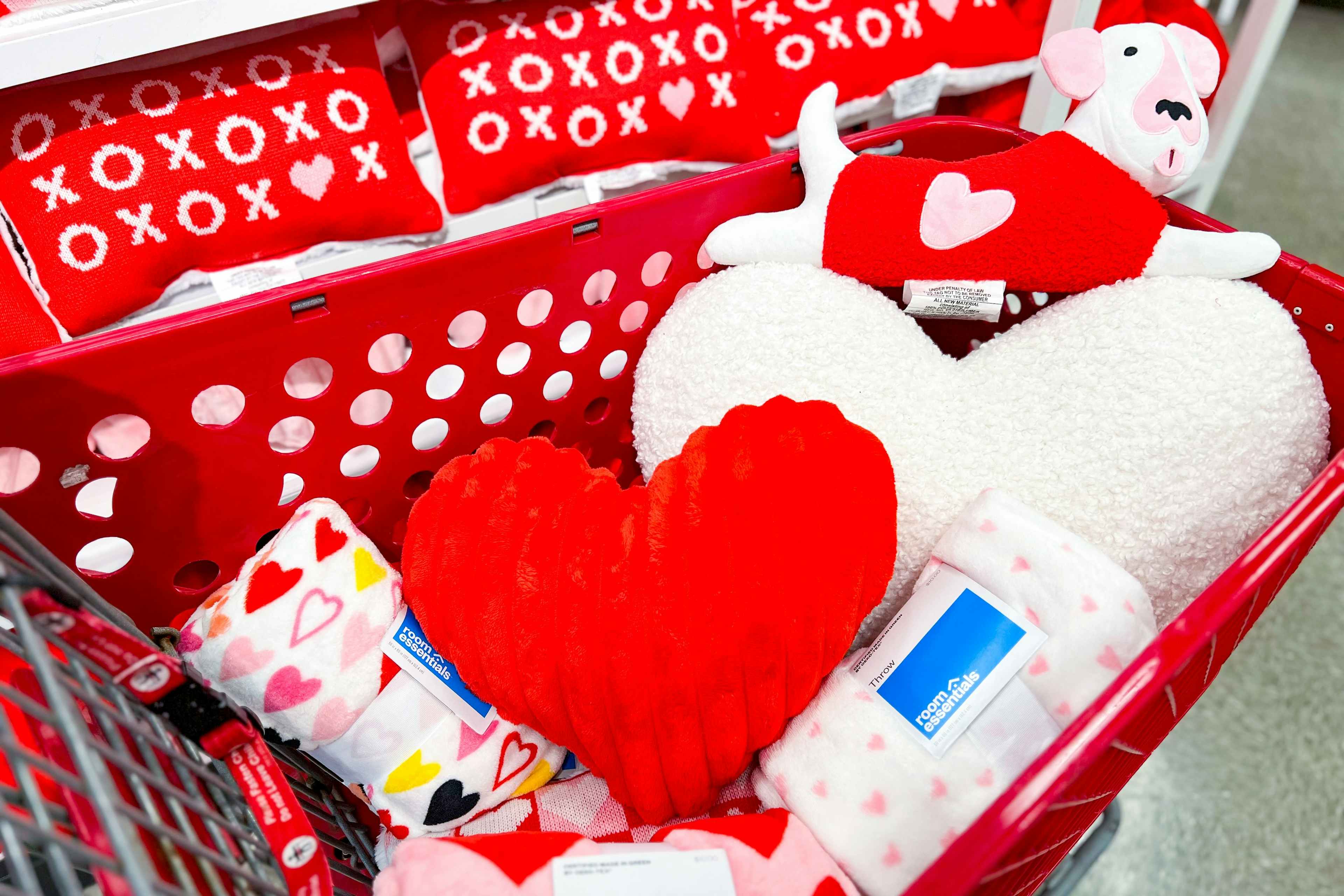 valentines-day-throw-pillows-blankets-target1